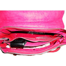 Cargar imagen en el visor de la galería, Bolso tipo cartera con medallón y diseño floral dorado inspirado en el diseñador en color burdeos y rojo