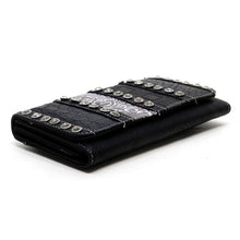 Cargar imagen en el visor de la galería, Cartera de mujer con diseño inspirado en el diseñador, con diseño de talonario de cheques en gris plateado y rayas de parches