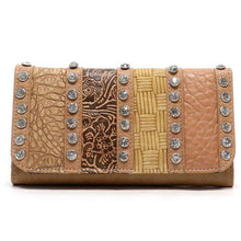 Cargar imagen en el visor de la galería, Cartera tipo chequera de tamaño L con parches de pedrería y tiras de color caqui inspirada en el diseñador WWP