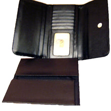 Cargar imagen en el visor de la galería, Cartera de mujer con chequera desmontable de tela G Signature Canvas Plaid Checker Pink L