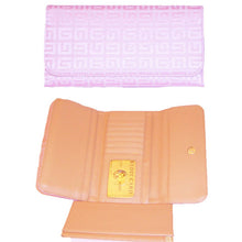 Cargar imagen en el visor de la galería, Cartera de mujer con chequera desmontable de tela G Signature Canvas Plaid Checker Pink L