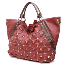 Cargar imagen en el visor de la galería, Bolso de hombro XL con cremallera de doble capa y tachuelas doradas, inspirado en el diseñador de diamantes de imitación