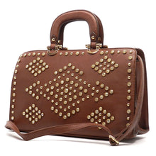 Cargar imagen en el visor de la galería, Bolso de hombro LOEM con diseño de pedrería y diseño de tachuelas en color burdeos y rojo