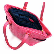 Cargar imagen en el visor de la galería, Cartera tipo cartera con bolsillos en relieve CE en color rosa y talla L