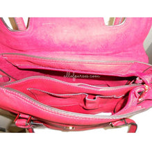 Cargar imagen en el visor de la galería, Bolso tipo cartera con medallón y diseño floral dorado, color negro y bolsillos con solapa
