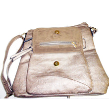 Cargar imagen en el visor de la galería, Conjunto de bolso bandolera tipo cartera con medallón de flora en color negro Inspirado en el diseñador
