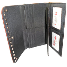 Cargar imagen en el visor de la galería, Talonario de cheques para mujer con bolsillos y tachuelas de metal plateado y negro inspirado en el diseñador Silverake L W
